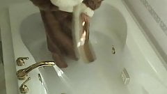 Liberyalı gençler duş seksi yaptı			