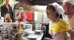 japon bulaşıkçıyı müşterinin yanında siken aşçı			